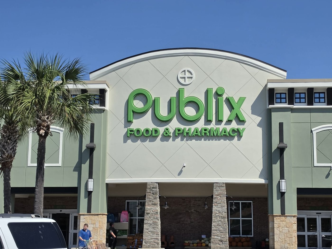 The entrance of a Publix Food & Pharmacy