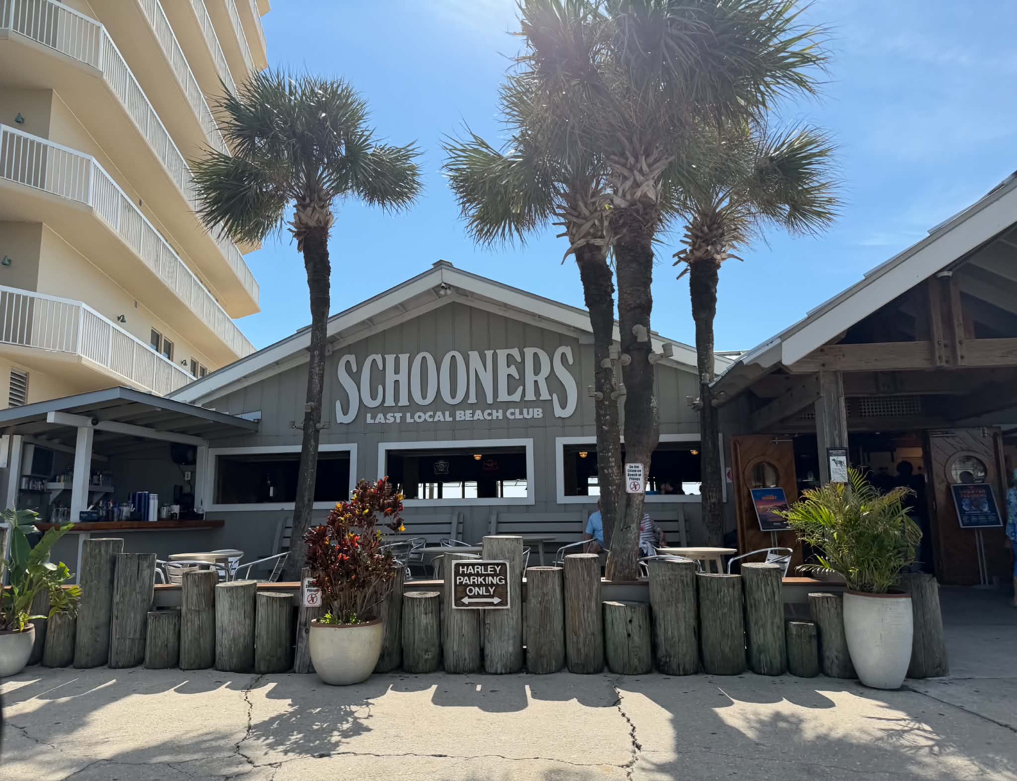 Schooners on Gulf Drive