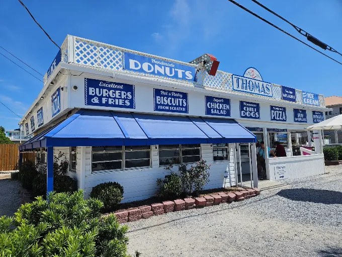 Thomas’ Donut & Snack Shop