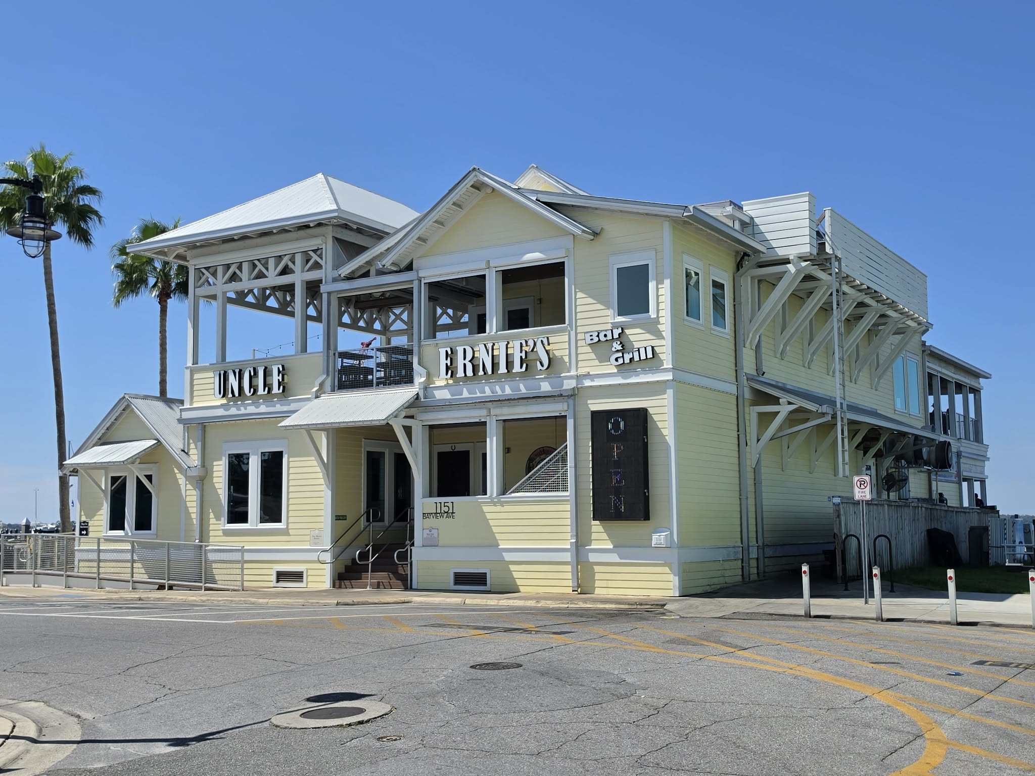 Uncle Ernie’s Bayfront Grill